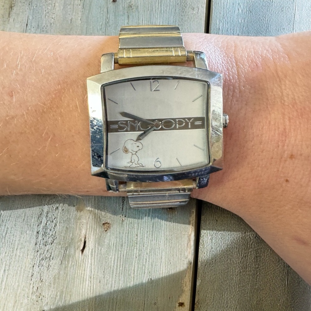 RARE Vintage Fossil limited edition snoopy watch. Collectors item